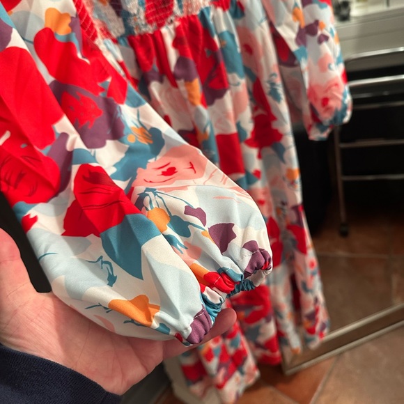 Floral off the shoulders dress - Picture 2 of 3